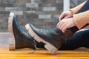 Read more about the article Winter Boots for Women: Stay Stylish and Dry with Waterproof Options